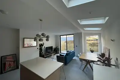 Image de Open-space living in bright spacious newly renovated patio flat in South Clapham