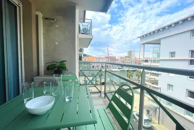 Joli T2 climatisé proche centre avec parking privé et loggia - Sète
