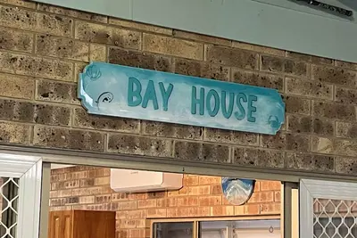 Image de “Bay House” on the beach at Stanage Bay, with air-con & boat parking
