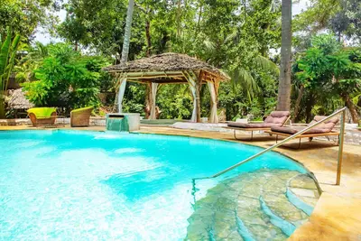Image de African funhouse: 3bedroom villa with a creek view, pool, jacuzzi & lot more. . .