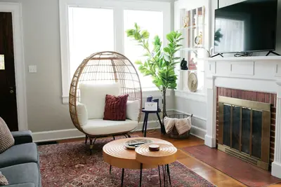 Image de Charming 2br | Pet Friendly & Fenced Yard