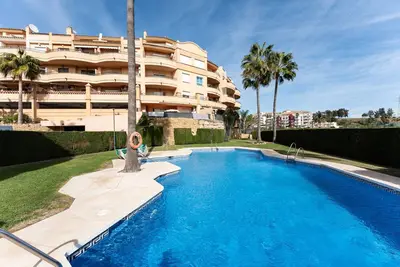 Image de Appartement de vacances \"Penthouse 3-Bedroom Duplex\" avec vue sur la mer, piscine partagée et Wi-Fi