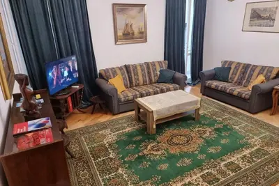 Image de Big Downtown 2 Bedroom Apartment across National Theater