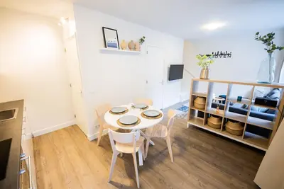 Image de Delightful 50m² Two-Bedroom Apartment (Sd-23-L)