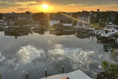 Image de Spacious Clearwater waterfront long term rental.