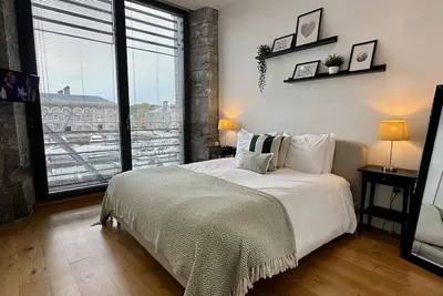 Image de 16 Brewhouse-Appartement-Sdb privée avec baignoire-Vue sur la marina