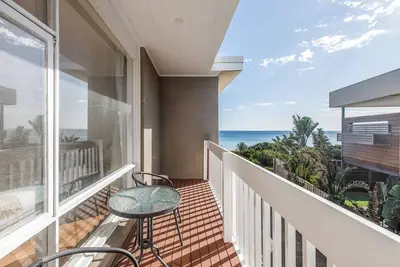 Image de Beyond the Blue Beachfront Beauty on Your Doorstep