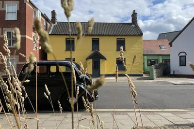 Image de In the heart of Sheringham, a short walk to the Blue Flag beach and promenade. \n