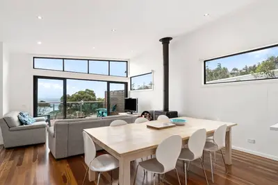Image de Earth Sea Sky - light filled family home