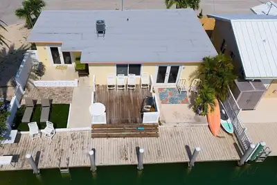 Marlin Manor~ Waterfront Home 2min to Open Ocean!