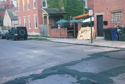 Image de Beautiful and large 3 Story House, in Great City Location