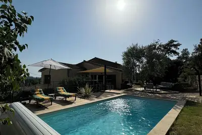 Image de Maison rénovée avec piscine et sauna au coeur de Bédoin