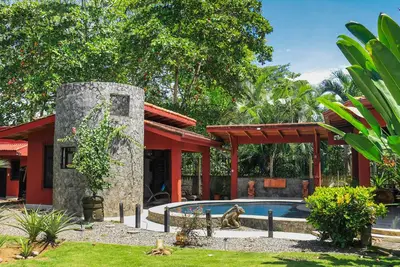 Image de Tropical paradise with private pool, patio, & full kitchen - 3 blocks from beach