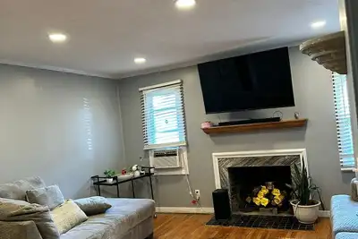 Image de Charming historic Rosedale Park neighborhood house minutes from downtown.