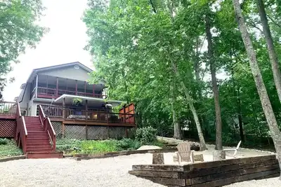 Image de The Den at Nolin-Lakefront Home in Linwood Estates\n