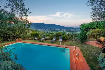 Villa Debby, 2 bedrooms Farmhouse with Pool on the Hills of Lucca