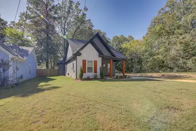 Image de Sunny Memphis Home ~ 2 Mi to Beale Street!