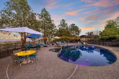 Image de Private Pool & Large Deck: Modern Cotati Villa!