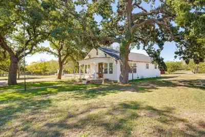Image de Countryside Cottage w\/ Fenced Yard in Decatur!