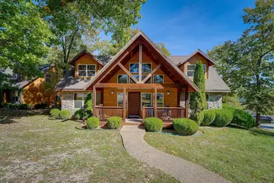 Image de 2 Mi to Silver Dollar City! Spacious A-Frame Home