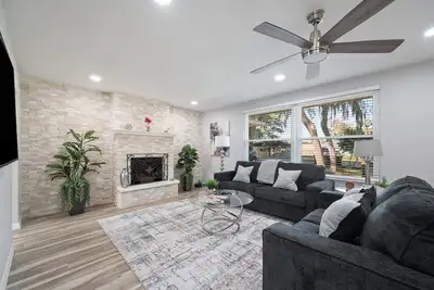 Image de 3br/2ba By Disney Large Quiet Family Home By Lake