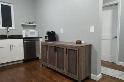 Image de Centrally Located Newly Renovated Three Bed Room