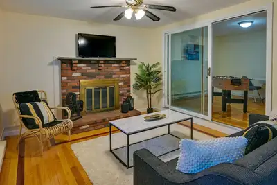 Image de Boston Duplex w/ Foosball Table: 11 Mi to Downtown