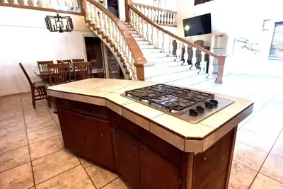Image de House on the Hill w/ Panoramic View Terrace, Grill, Pool Table and Pool Access