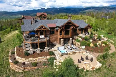 Image de Luxury MountainTop Estate * Pano Views * Hot Tub * Wine Room