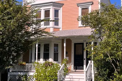 Image de You're in the Pink at a lovely and comfortable1900s home in a quiet neighborhood
