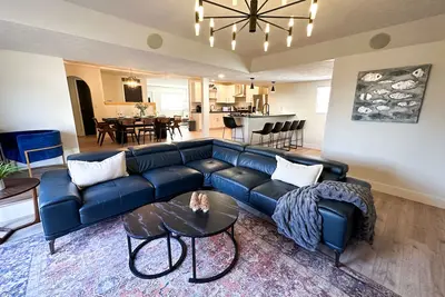 Image de Luxury 4 Bed & 2 Bath Family-sized Home Minutes from Downtown & Unl