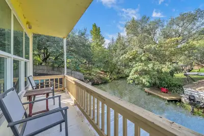Image de The Bird Nest- Bunkhouse, Sports Court, & Kayaks