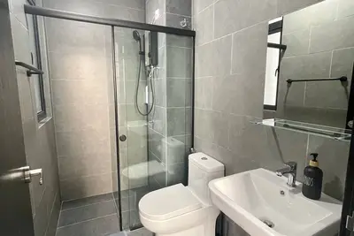 Image de 2 Bedroom Cozy Suite with Attached Bathrooms