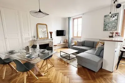 Image de Au Davout (plein centre ville-parking privé, sécurisé)