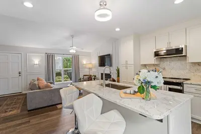 Upscale Raleigh Retreat | Pet-Friendly | Back Deck