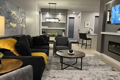 Image de Gorgeous New 2 bedroom Townhome