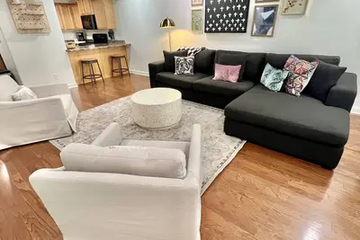Image de Cozy townhouse in the heart of Fayetteville, minutes from the U of A.