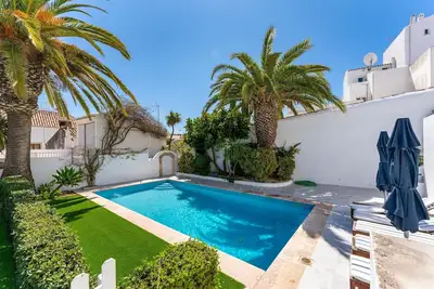 Image de The Governors House. A stunning property in a unique location, central Lagos.