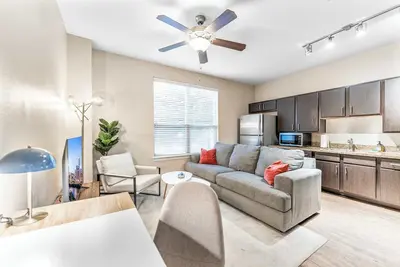 Image de Cute SoCo 1br King Suite w/ GymPickleballLaundry