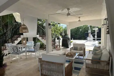 Image de Newly Renovated Waterfront Home located in beautiful Islamorada with dockage.