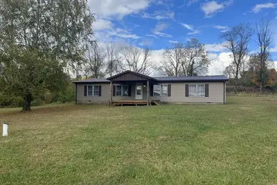 Image de Cozy hunting home located near acres of public hunting land.