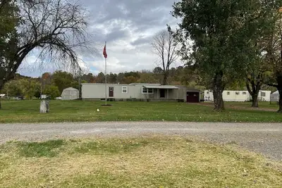 Image de Riverfront property close to public hunting grounds