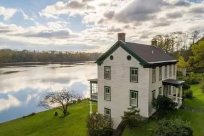 Image de Whip's River House - 1850's Riverfront Home in Hamlet of New Baltimore