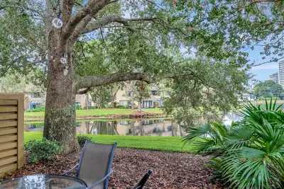 Image de Lakeside Escape w/ Golf Cart: Steps from Pool