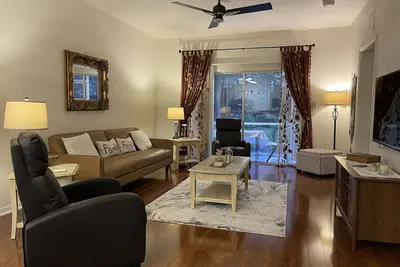 Image de In-City Comfort: Condo Getaway