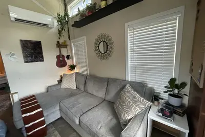 Image de Cozy, Comfy, and Spacious Tiny home North of the River! Awesome! ! Pet friendly