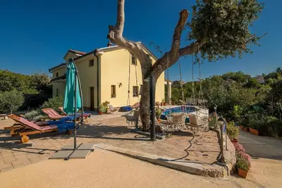 Image de Maison de vacances Malinska pour 1 - 8 personnes avec 4 chambres à coucher - Maison de vacances