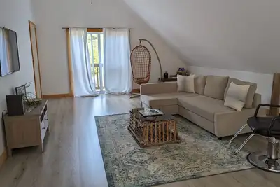 Image de Converted 1800s Horse barn on 2 acres