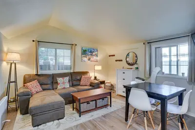 Image de Avalon Cottage < Half-Mi to Beaches & Crescent Ave