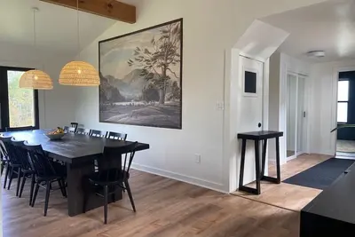 Image de Stylish Farmhouse - Close to Ski, Golf + Hot Tub